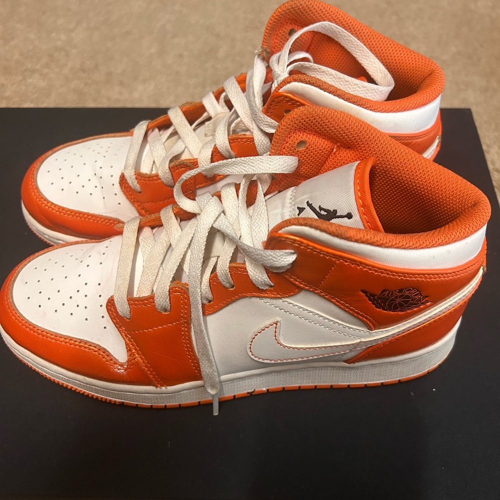 Nike Jordan 1s Mid SE electro orange